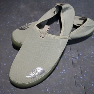 NORTH-FACE CAMPER SLIP ONS